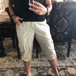 Nine west khaki Capri pants size 8